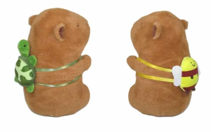 Pluszak Maskotka Przytulanka Kapibara z plecakiem 23 cm