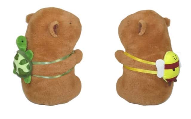 Pluszak Maskotka Przytulanka Kapibara z plecakiem 23 cm – zdjęcie 1